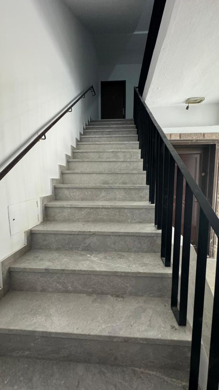 Host Apartament Elio 티라나 외부 사진