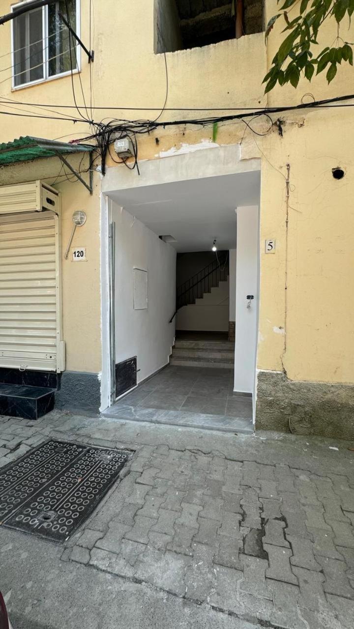 Host Apartament Elio 티라나 외부 사진