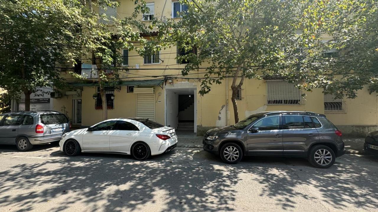 Host Apartament Elio 티라나 외부 사진